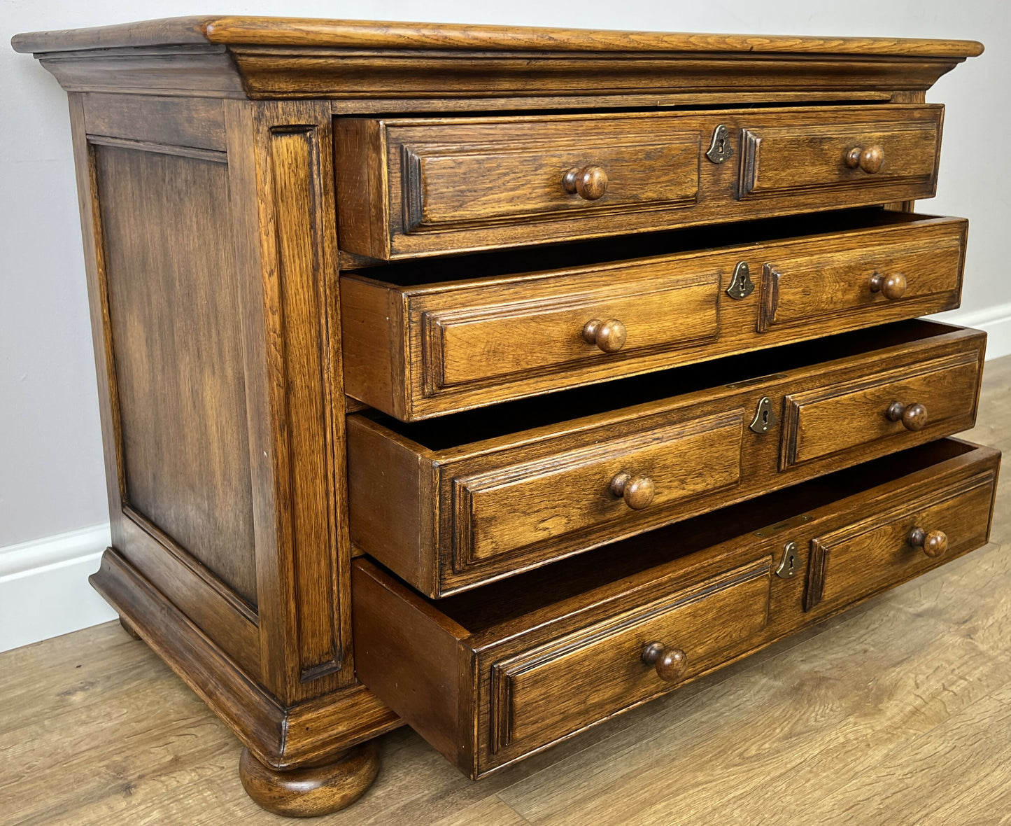 Chest of Drawers Vintage French Style Oak 4 Drawers Carved Cabinet LOT 6258