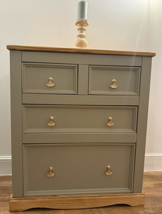 Pine chest of drawers