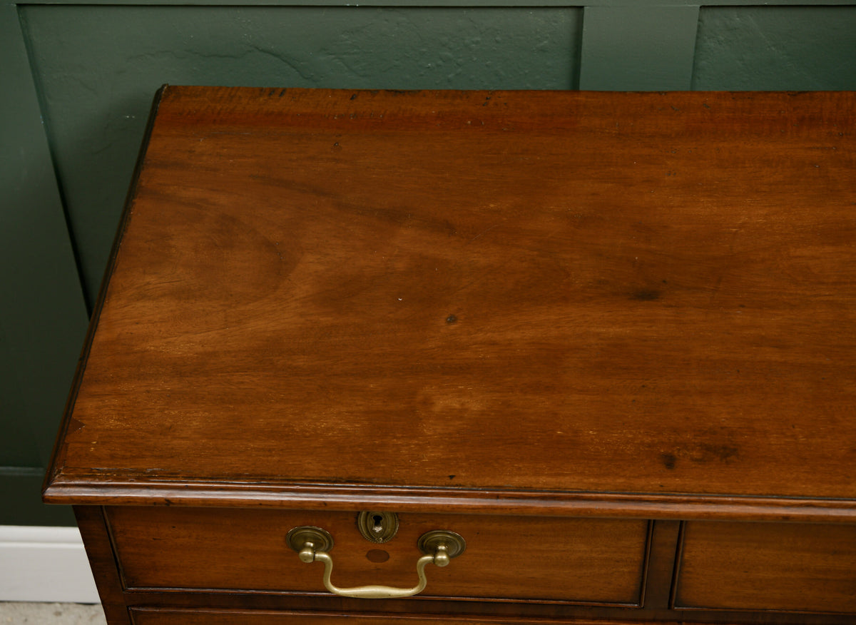 Georgian Mahogany Chest of Drawers with Bracket Feet