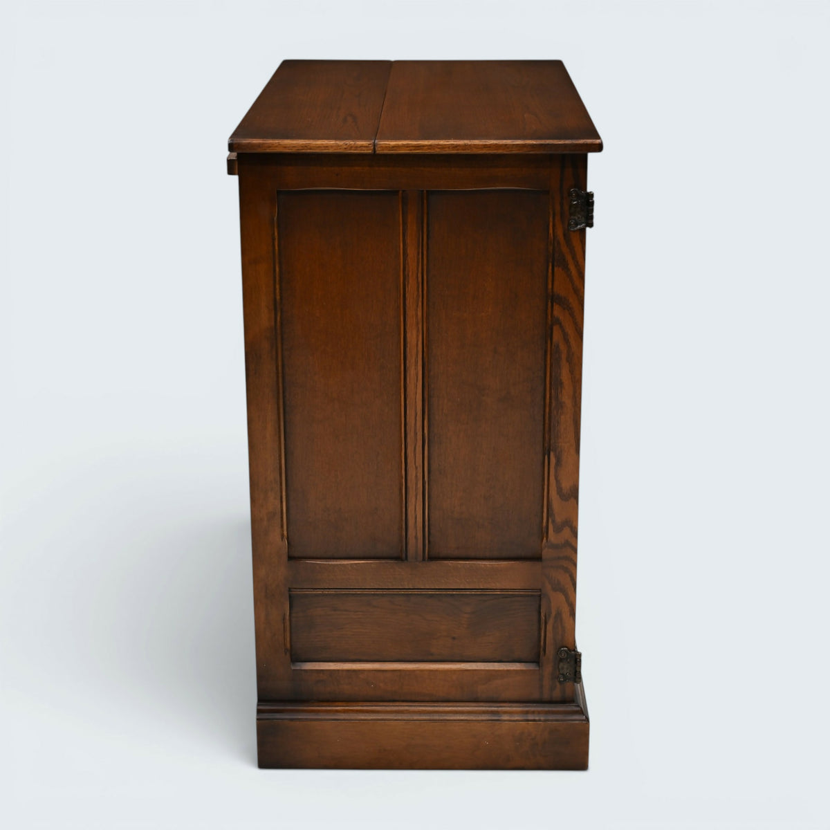 Old Charm Oak TV Video Cabinet Cupboard Tudor Brown Model 1962 FREE UK Delivery
