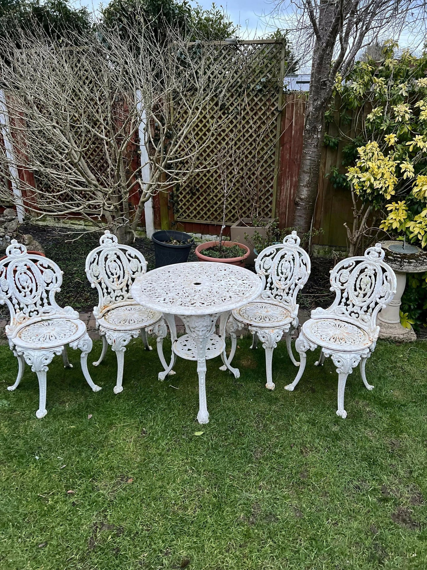 Victorian Crown Cast Iron Patio Set