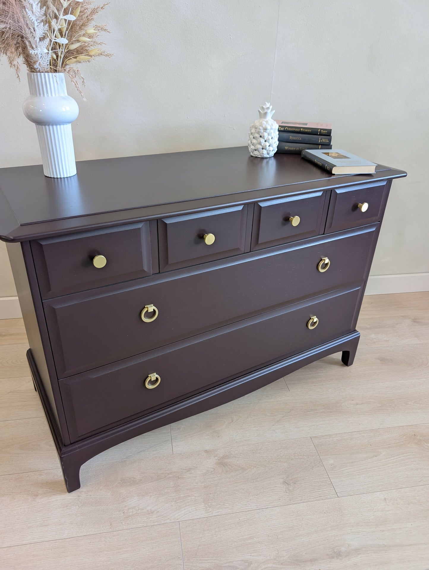 Stag Minstrel Chest of Drawers – Rich Burgundy Mid Century 4 over 2 Chest of Drawers
