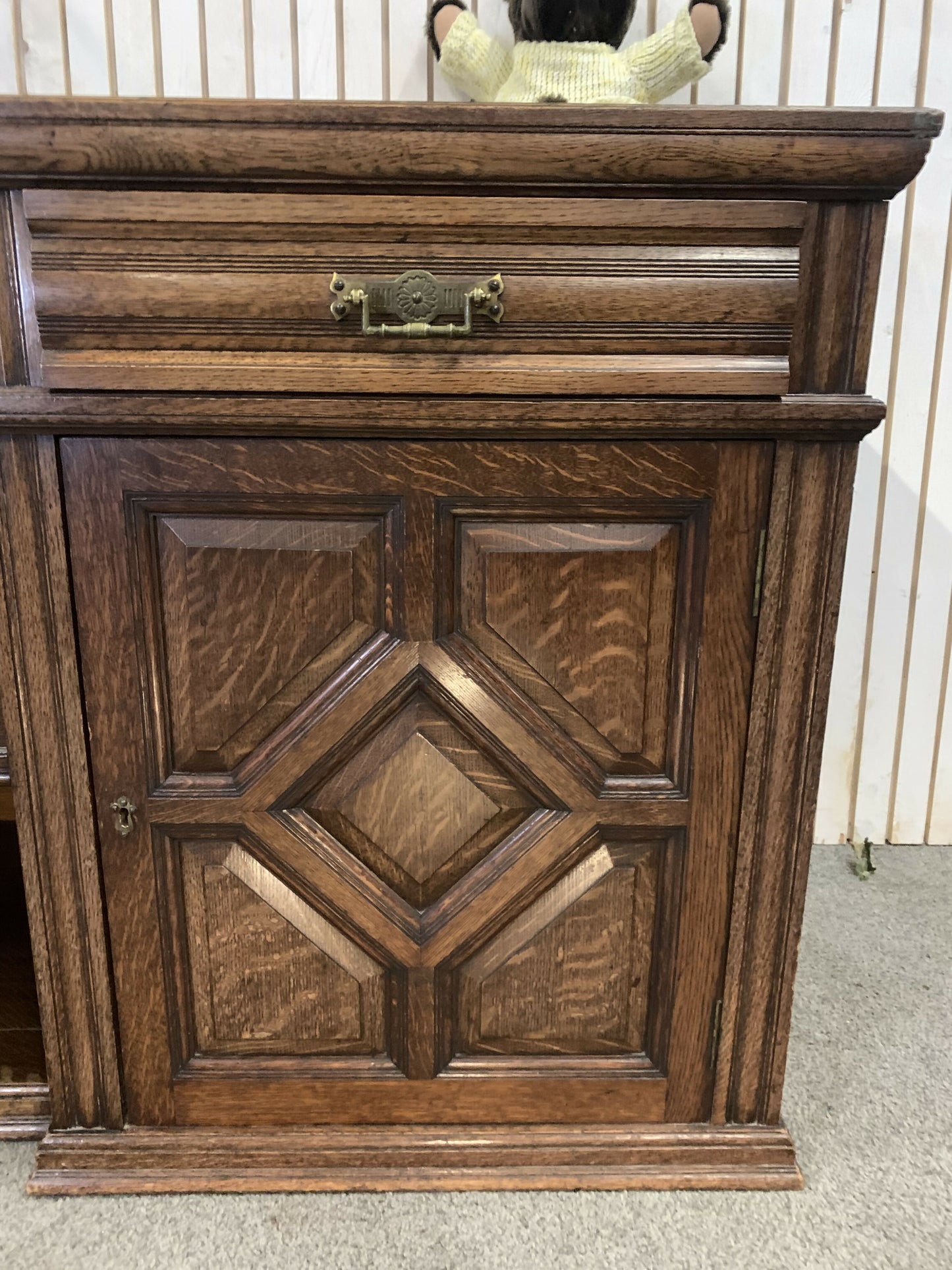 Large Oak Sideboard Dresser Base with 2door and 3 Drawer and Pull Down Shelves