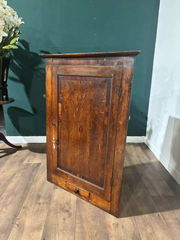 Georgian Oak with Mahogany Cross Banding Corner Cupboard00