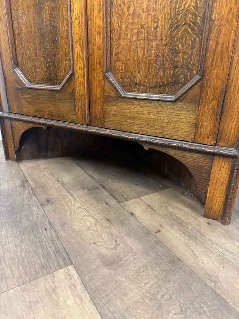 Early 20th Century Oak Freestanding Corner Cupboard