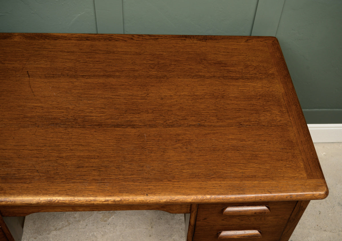 Mid Century Oak Desk - Teachers Desk - 1950s -1960s