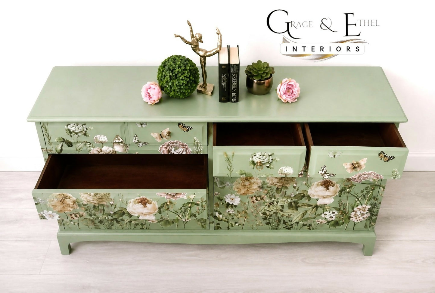 PAINT TO ORDER-Stag minstrel captains chest in green