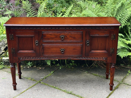 A WOOD BROTHERS OLD CHARM TUDOR BROWN CARVED OAK SIDEBOARD / DRESSER BASE / HALL TABLE