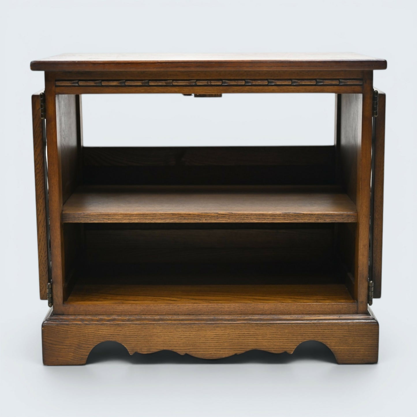 Old Charm TV Stand Video Cabinet Light Oak Made In England Free UK Delivery