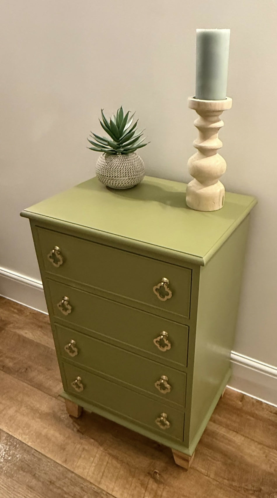Bedside cabinets / Lamp table