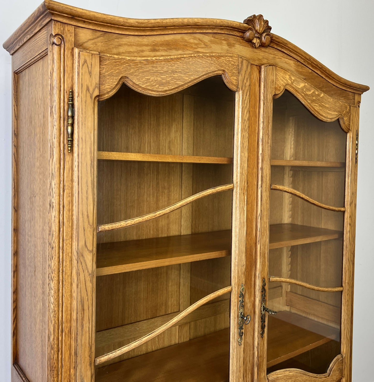 Bookcase Vintage French Louis XVI Oak Display Cabinet Carved Sideboard LOT 6346