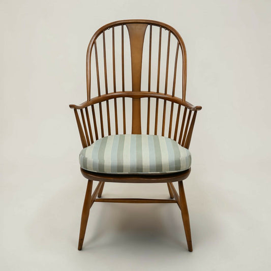 An Ercol Chairmakers Chair Windsor Bow Back Golden Dawn Model 472 FREE Delivery