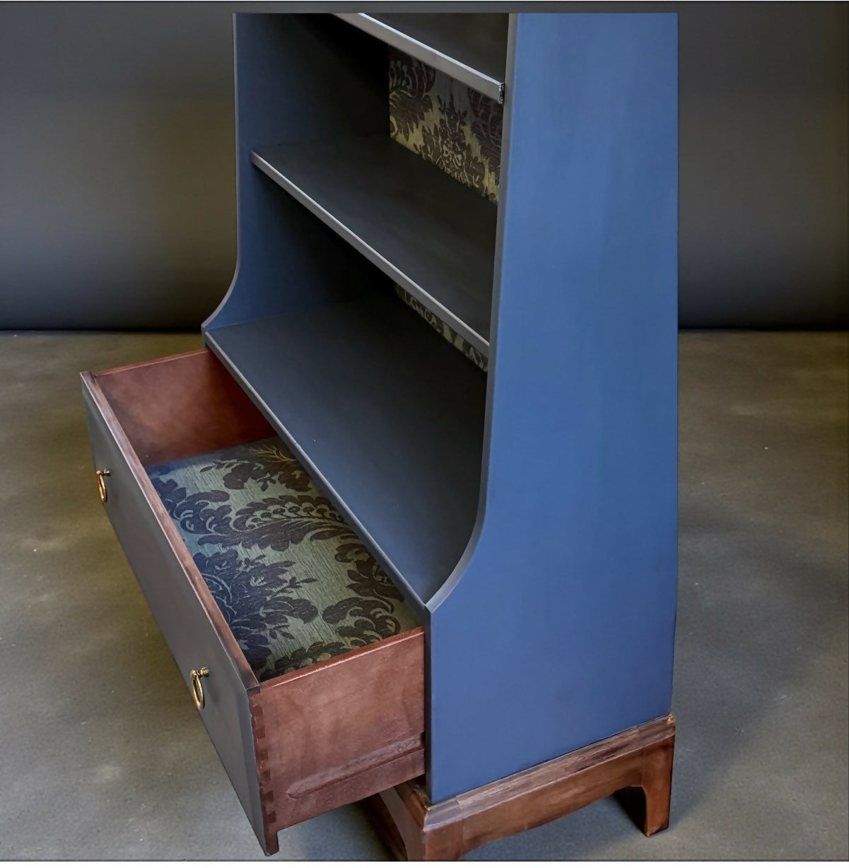 Stag Minstrel Book Shelf