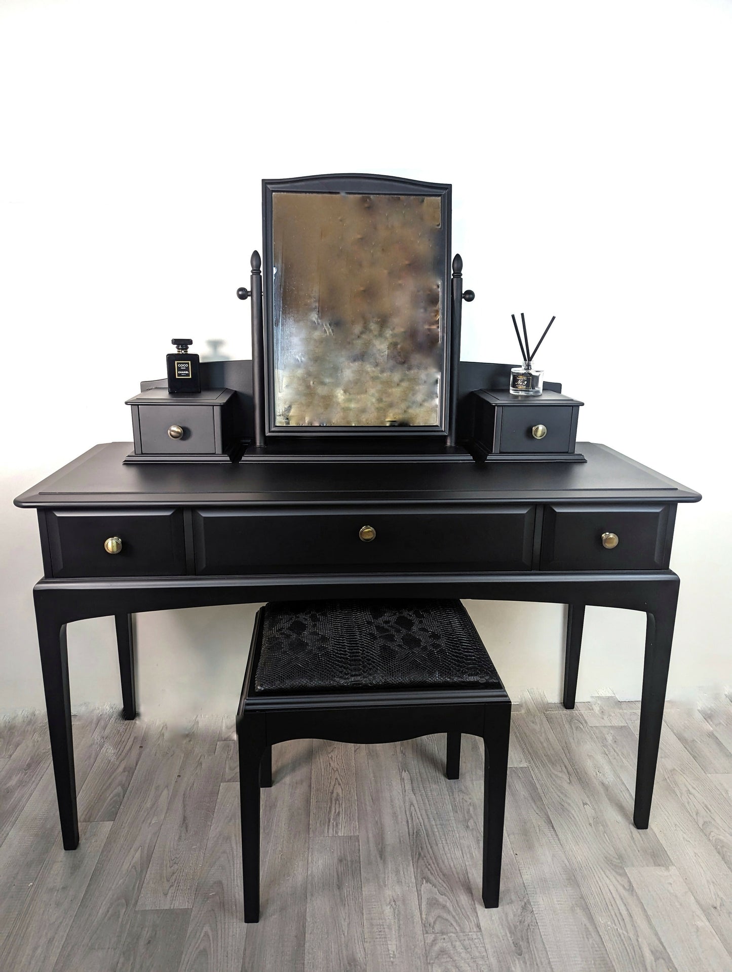 Stag Minstrel Dressing Table Mirror & Stool Black