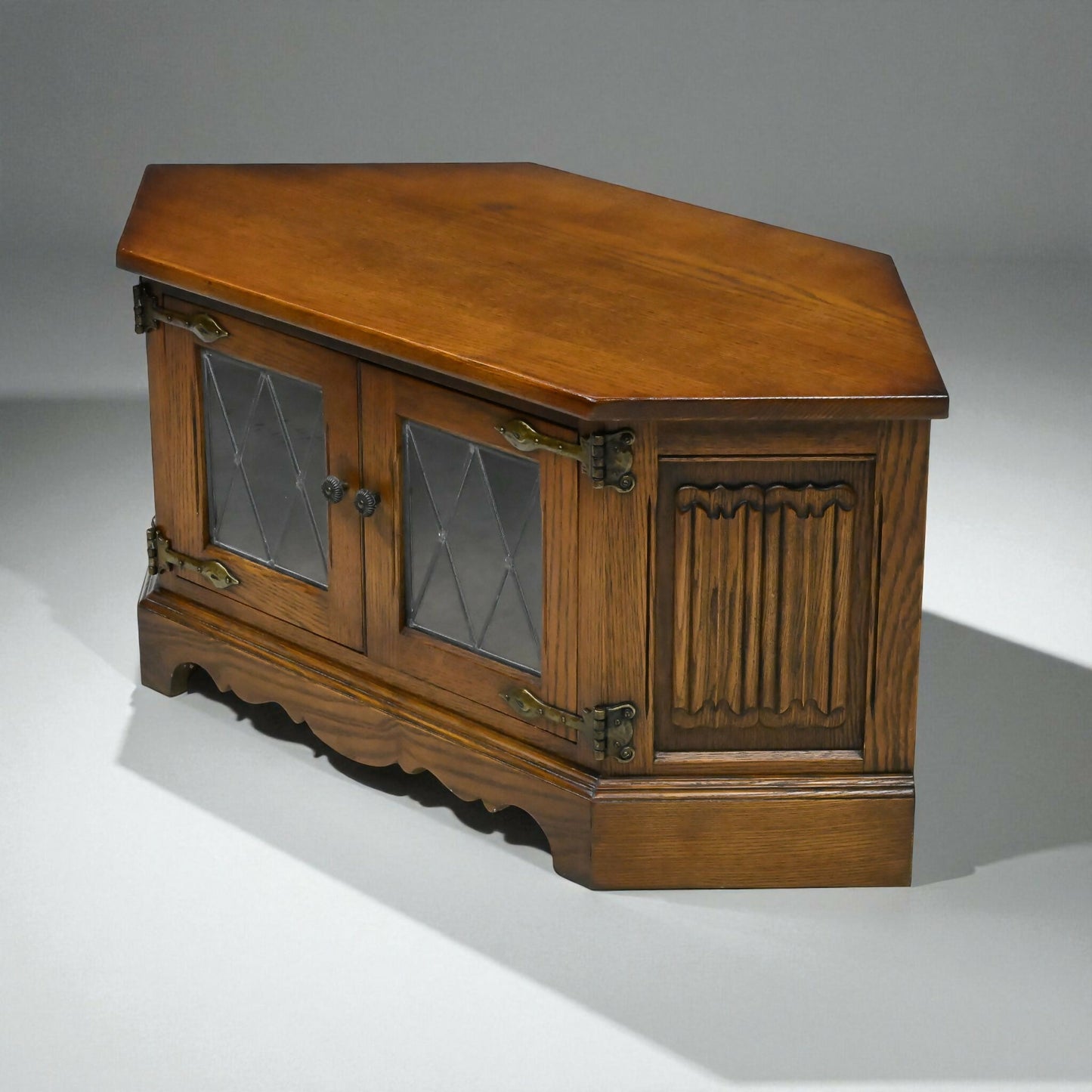 Old Charm TV Stand Corner Video Cabinet "Light Oak" #2084 FREE UK Delivery*. SBR10954/1809E