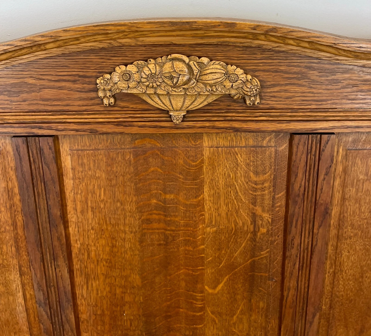 Bed Antique French Style Oak Double Bed Frame Carved Headboard LOT 2293