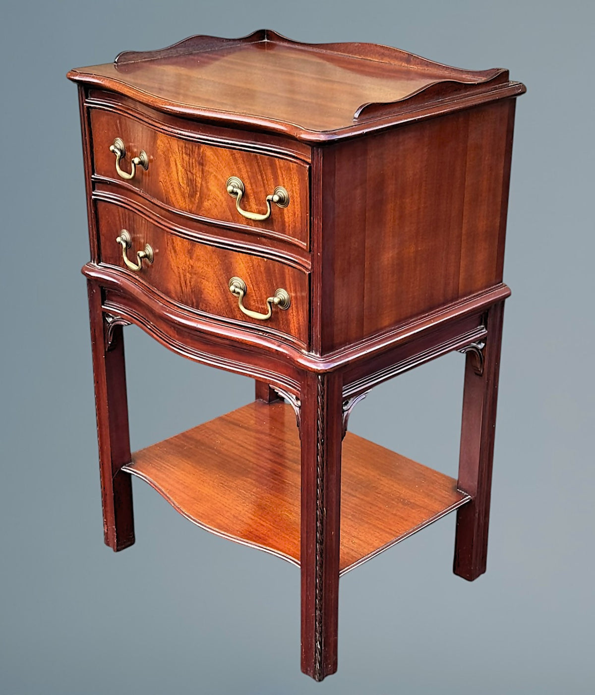A Figured Mahogany Serpentine Chest of Drawers / Bedside Chest
