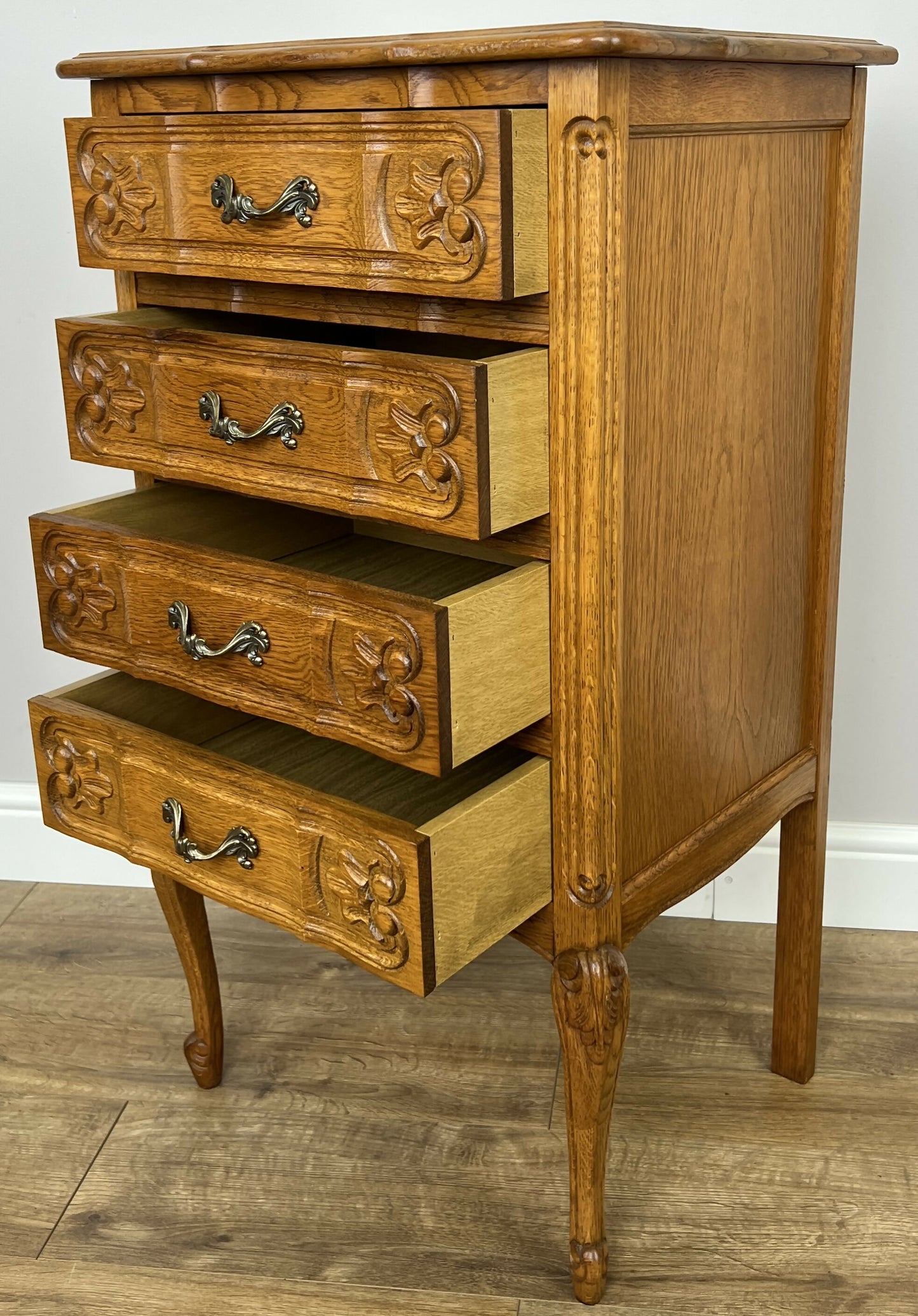 Chest of Drawers Vintage French Louis Oak 4 Drawers Carved Cabinet LOT 6231
