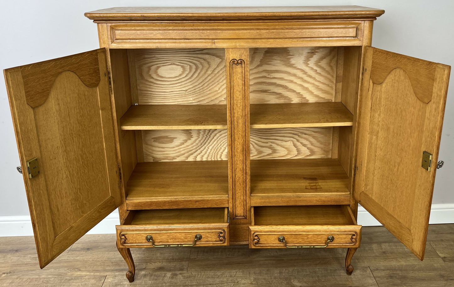 Cabinet Vintage French Louis XIV Style Sideboard Oak Carved Cupboard LOT 6268