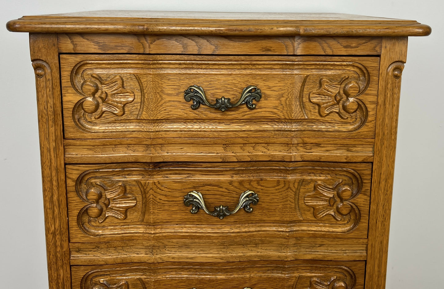 Chest of Drawers Vintage French Louis Oak 4 Drawers Carved Cabinet LOT 6231