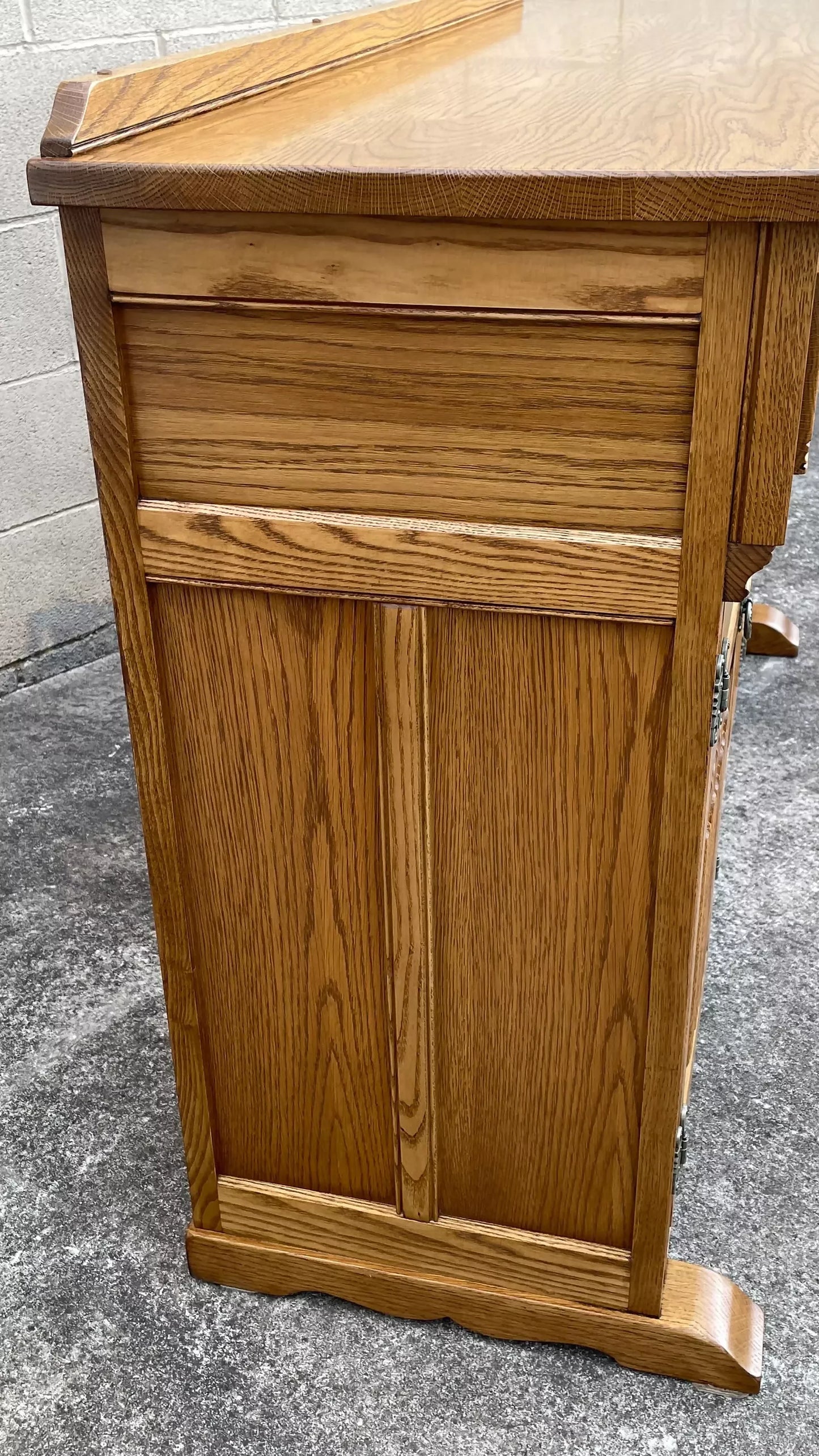 A WOOD BROTHERS OLD CHARM VINTAGE CARVED OAK SIDEBOARD / DRESSER BASE.