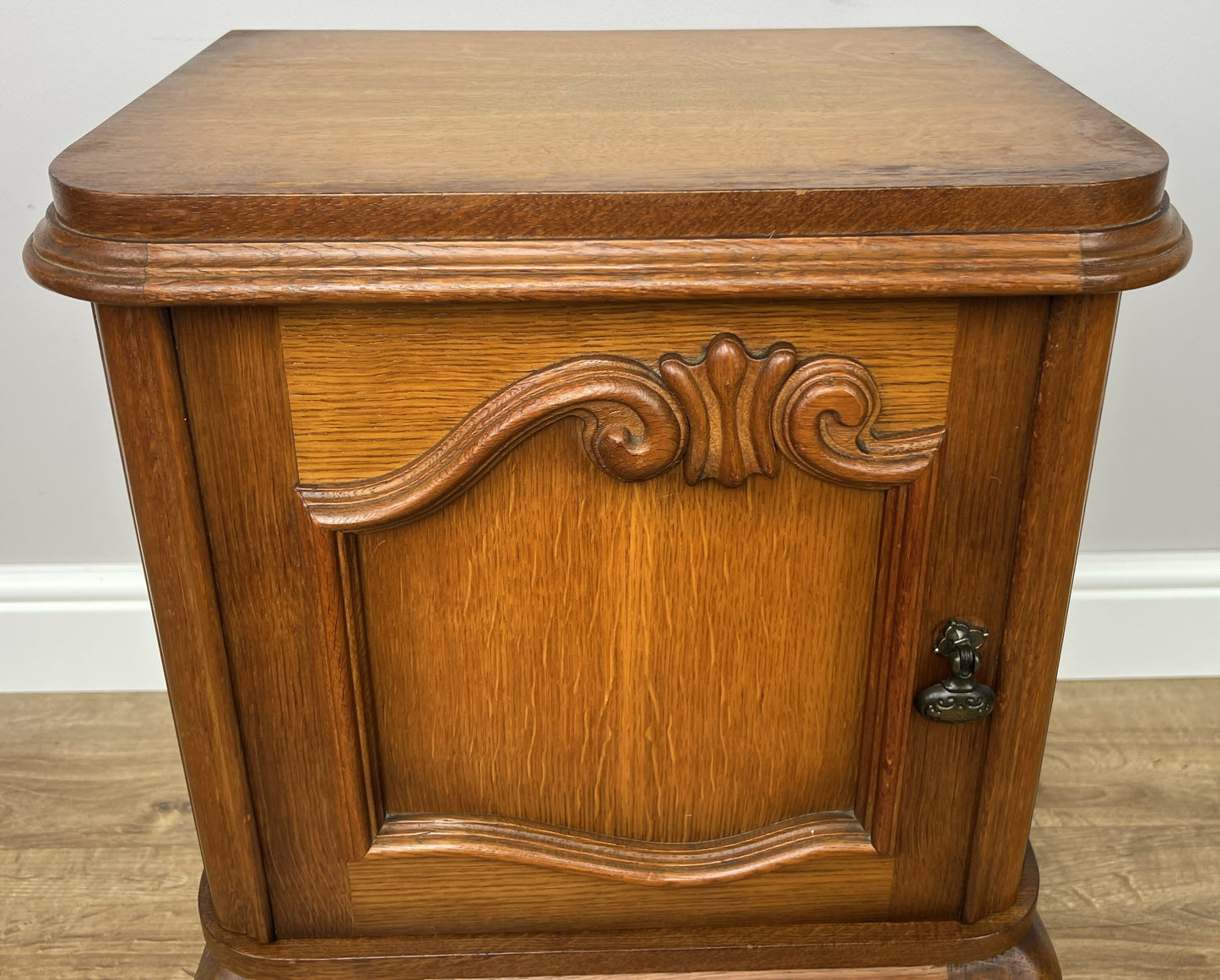 Pair of Bedside Tables Vintage French Louis Style Nightstands Cabinets LOT 6216