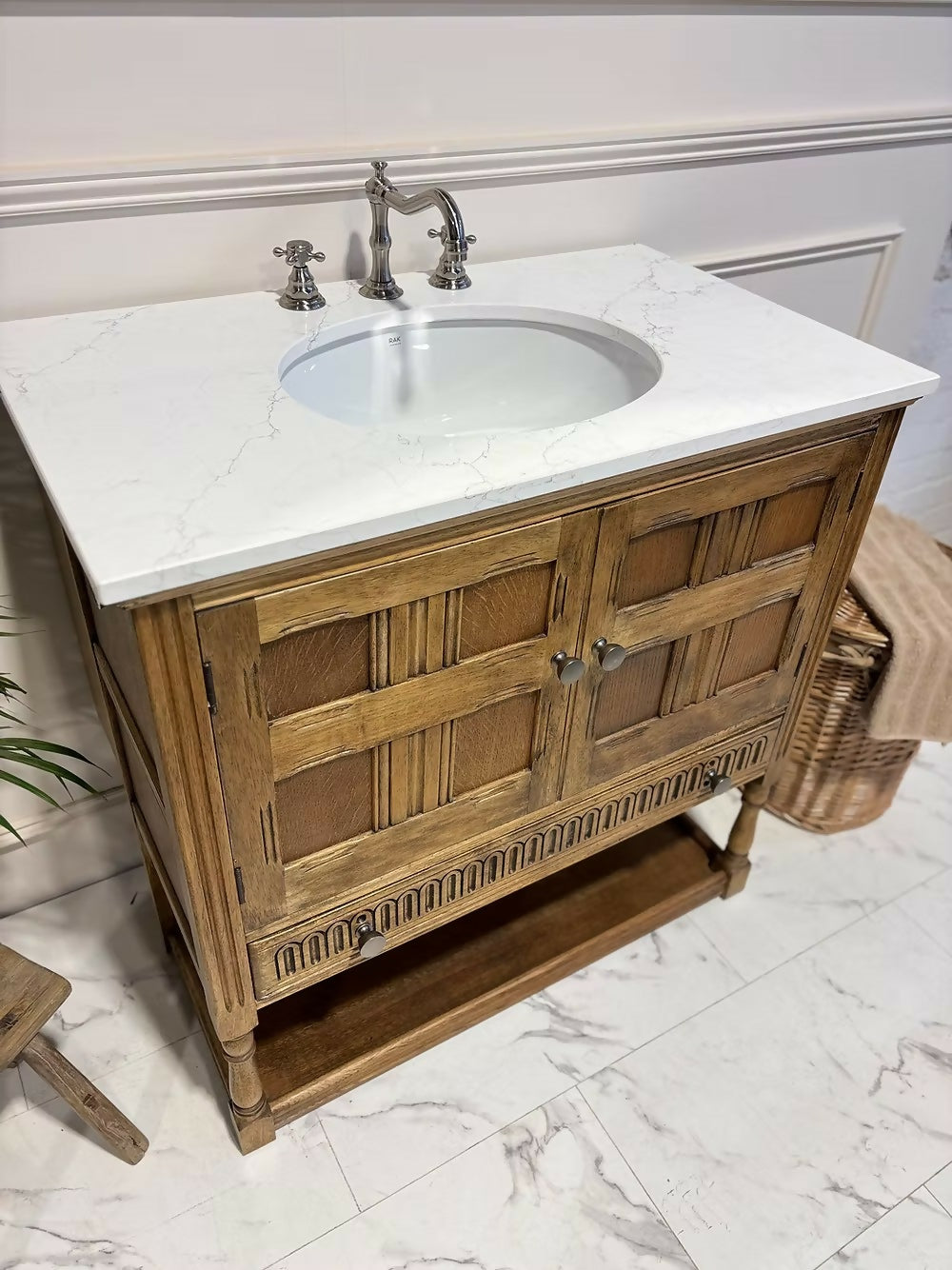 Traditional Bathroom Vintage Vanity Unit
