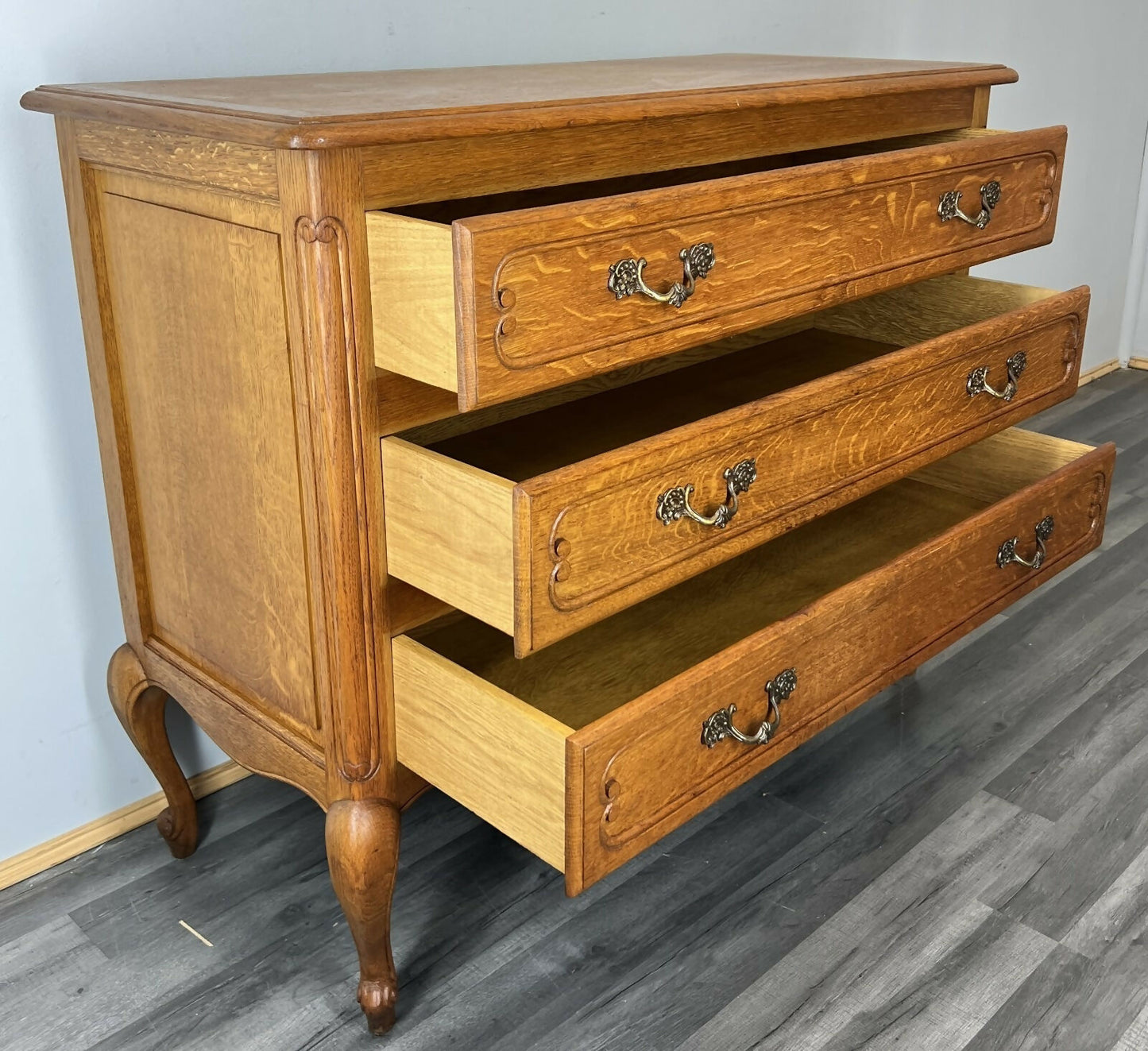 Chest of Drawers Vintage French Louis Oak with 3 Drawers Carved Cabinet LOT 4468
