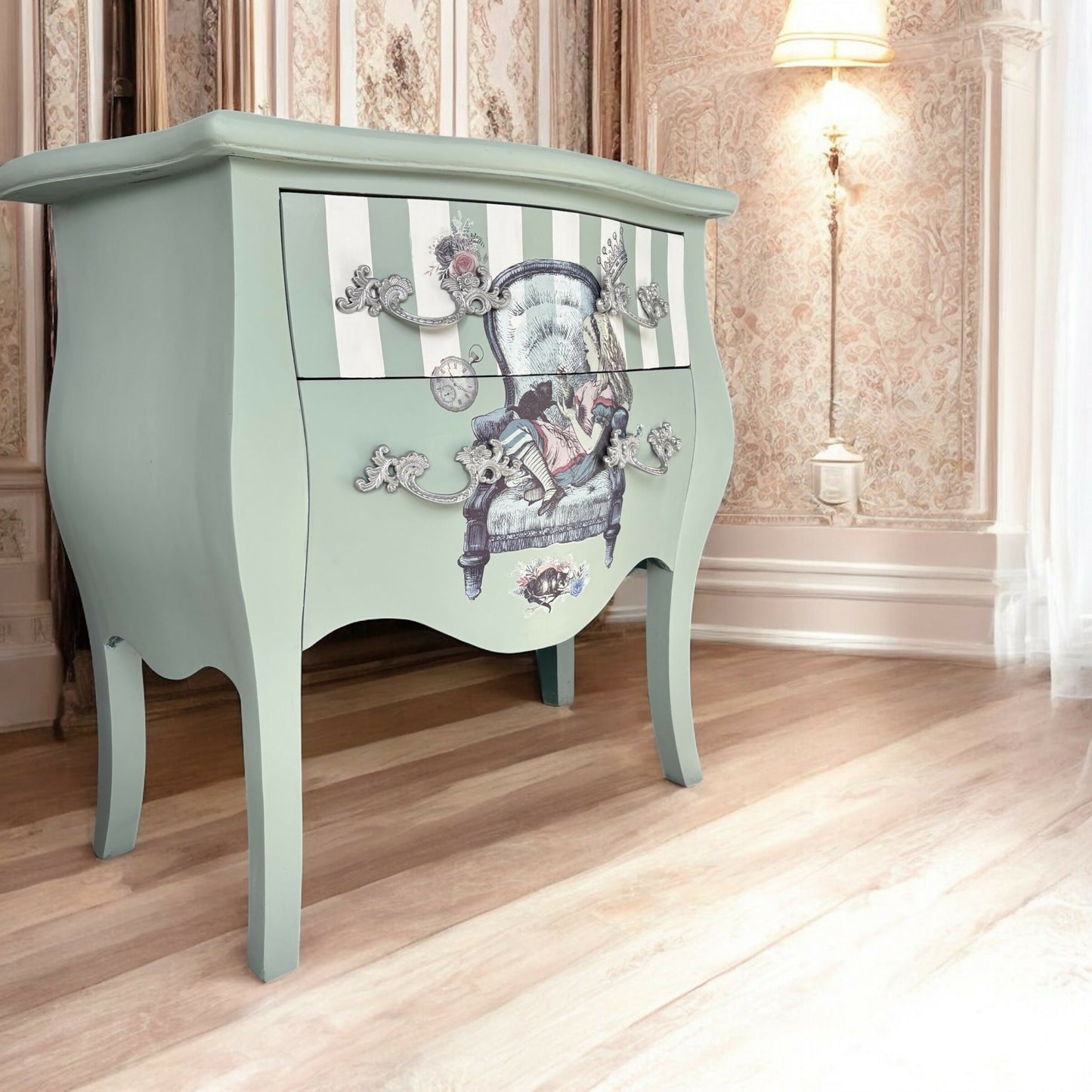 Vintage Alice Bombe Chest