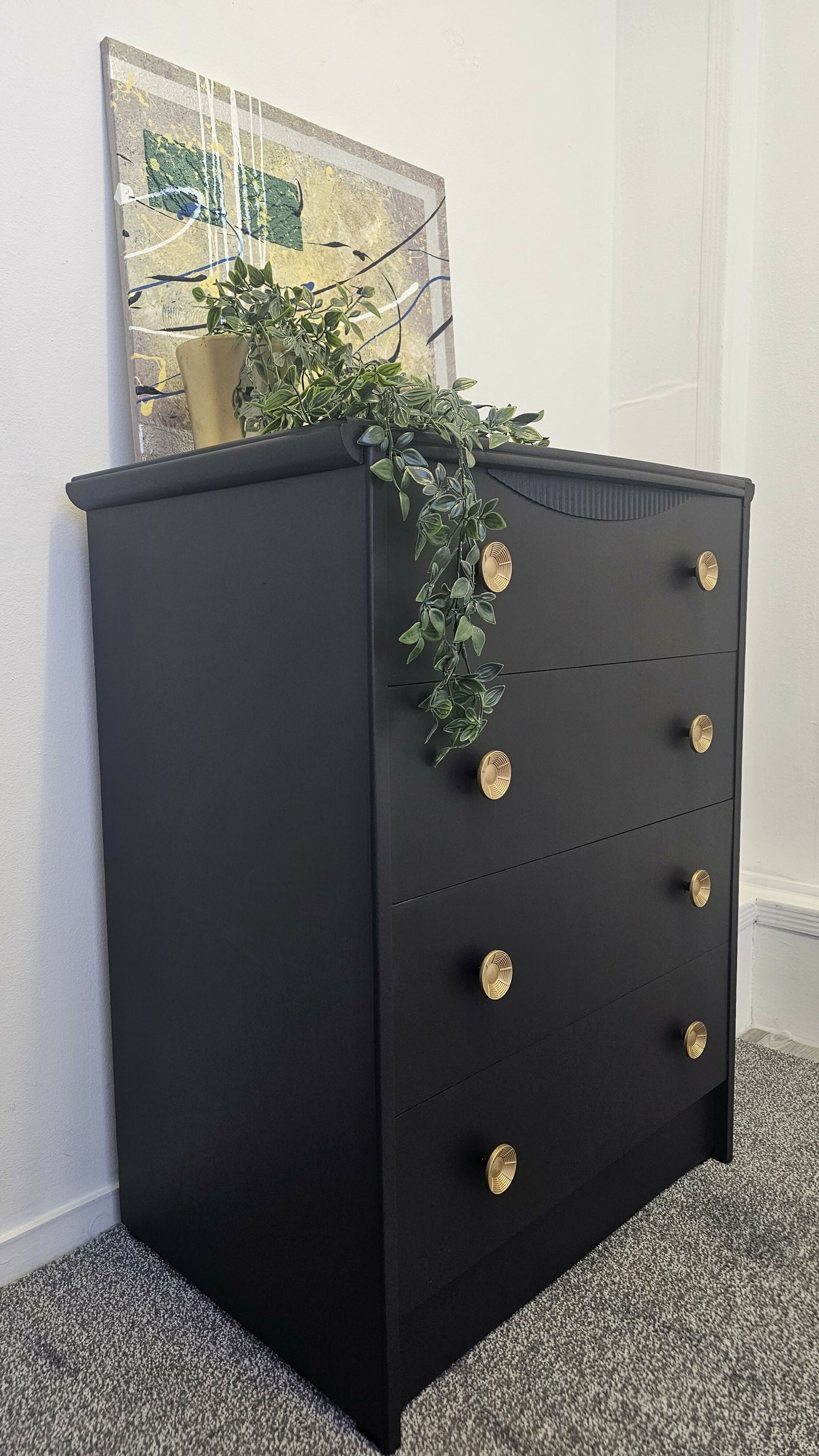 Elegant Classic Chest of Drawers