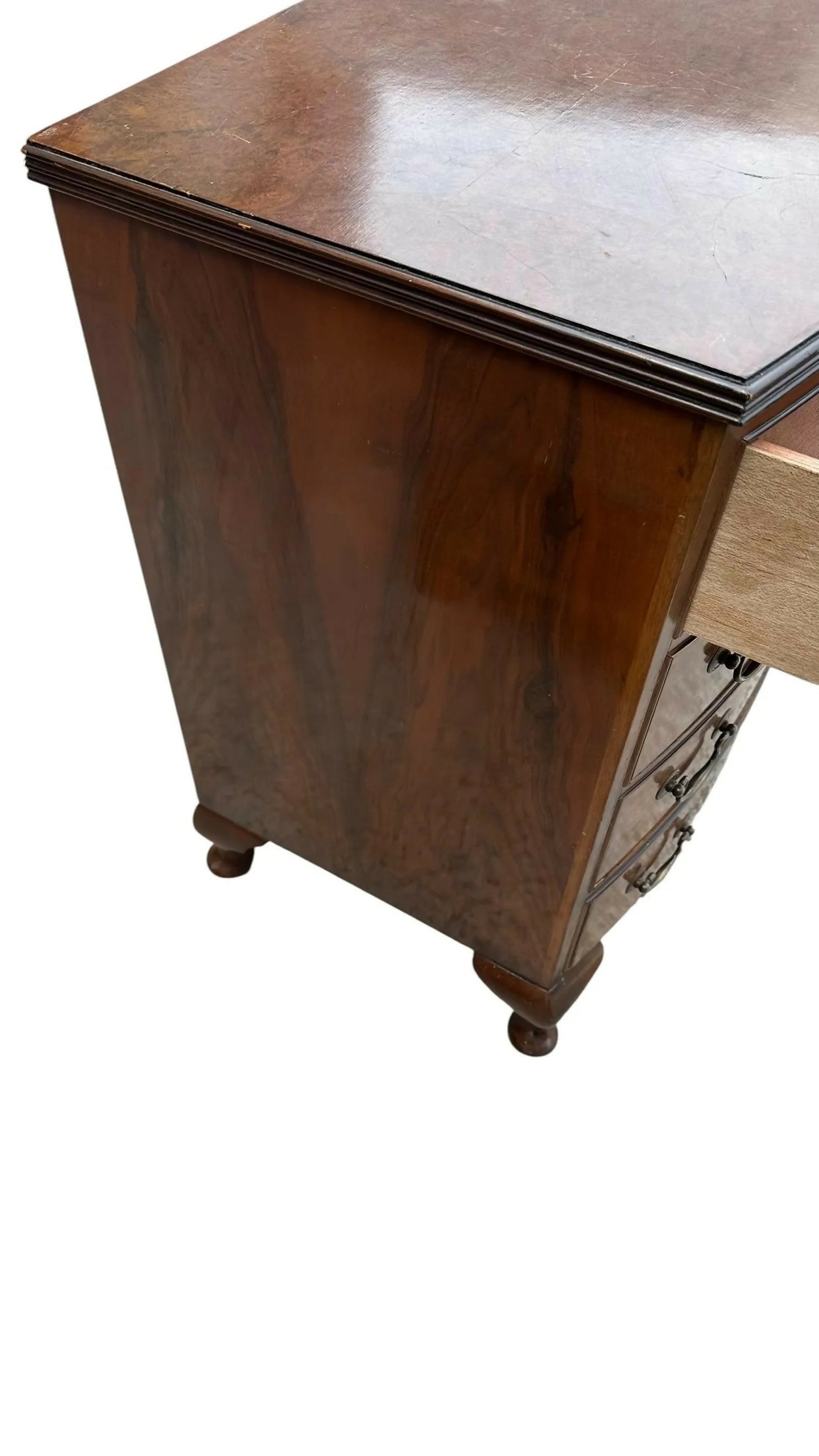 Vintage Georgian style Walnut chest of drawers / bedside table