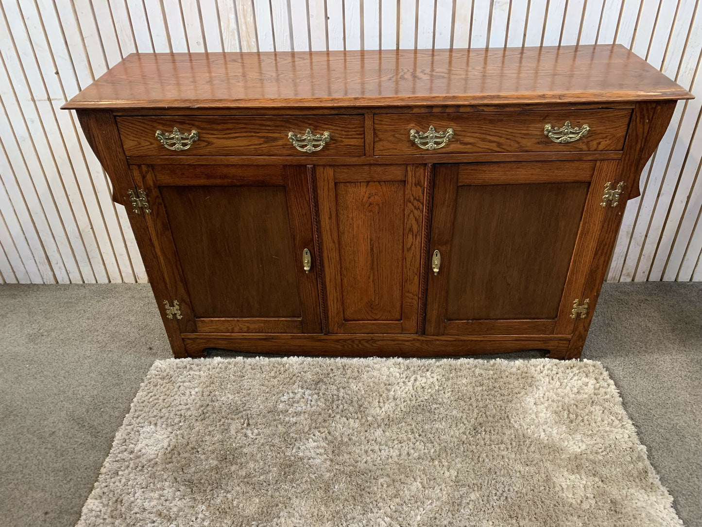 Oak sideboard dresser base/ tv unit with 2 door and 2 Drawers.