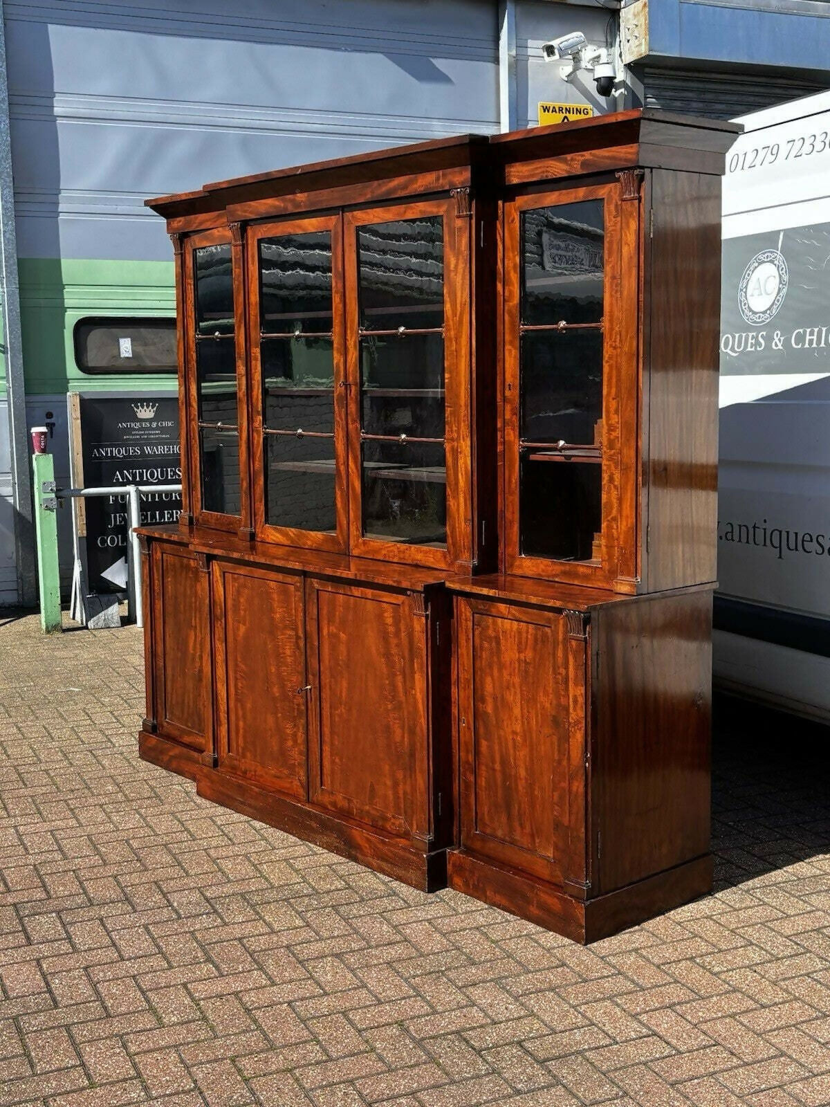 Georgian Mahogany Breakfront Library Bookcase, Adjustable Shelves. 2 Keys