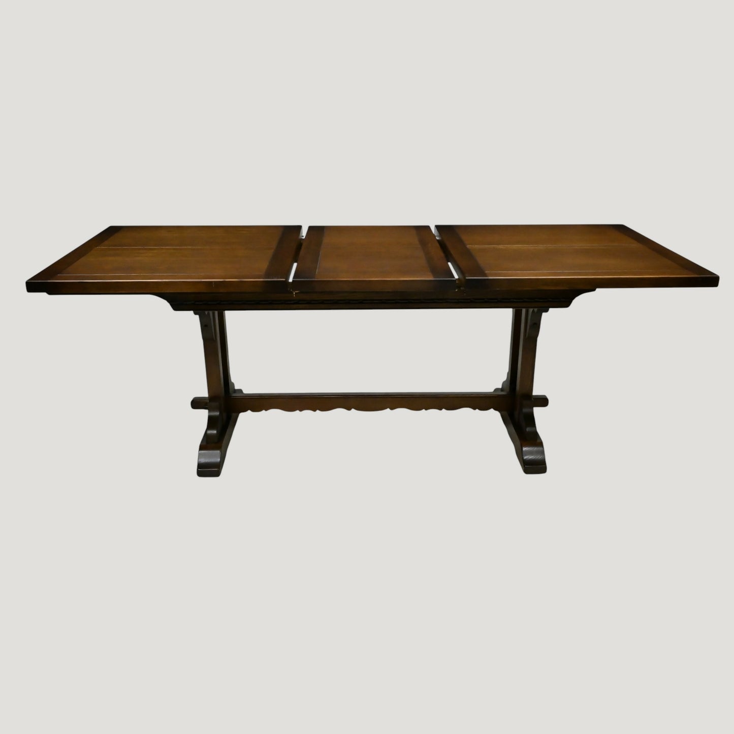 Old Charm Richmond Oak Extending Dining Table Light Oak Finish FREE UK Delivery. SBR10889/0209E