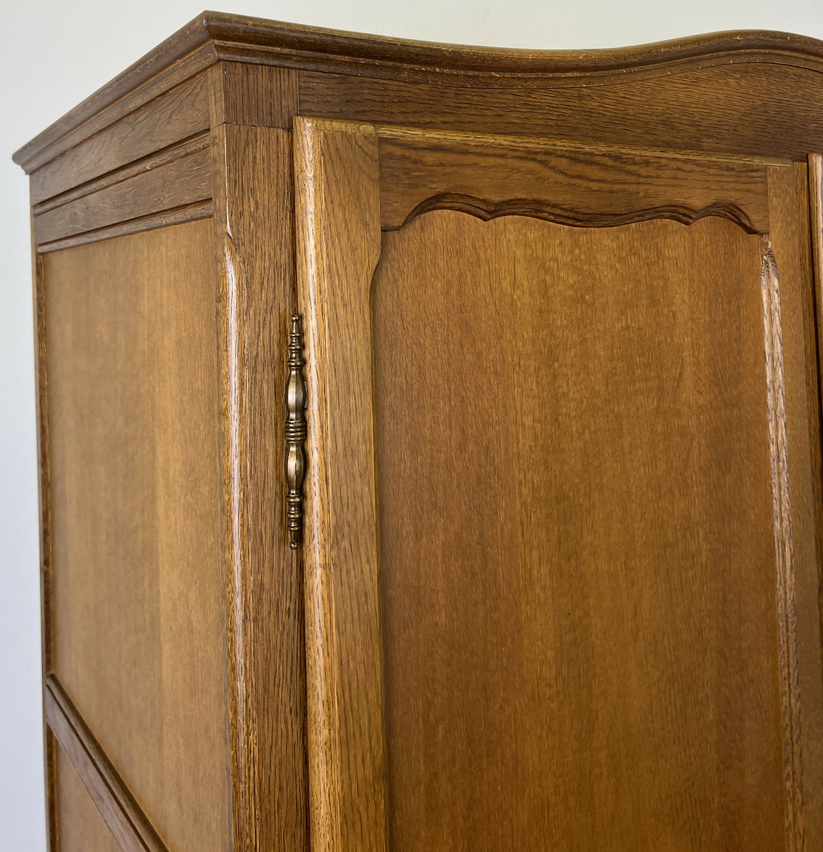 Wardrobe Vintage French Louis Oak Two Door Bedroom Storage Armoire LOT 6523