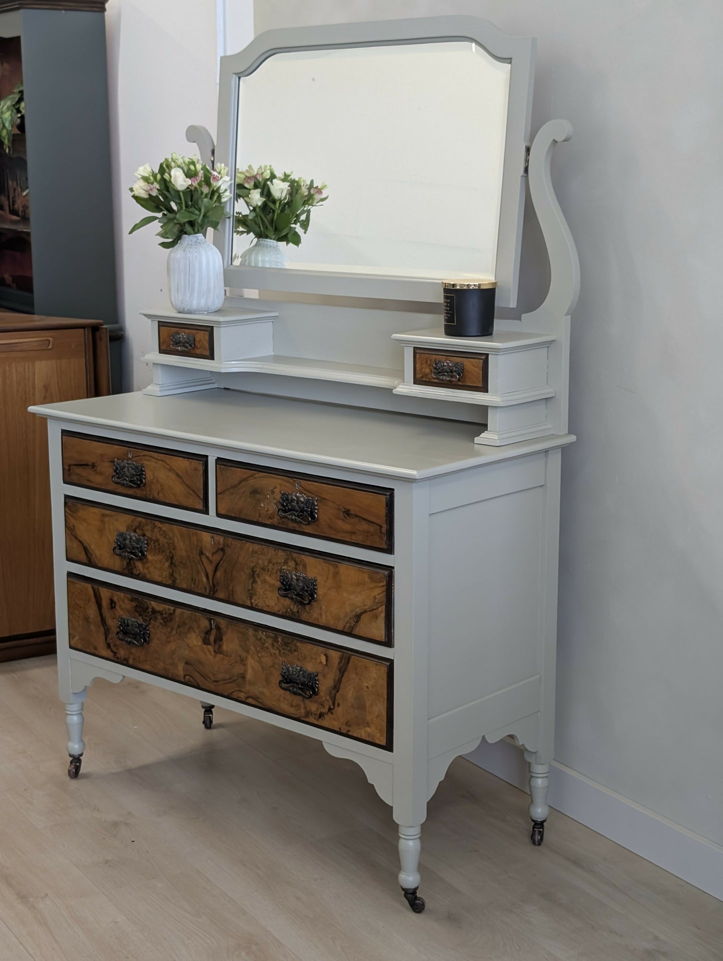 Late Victorian/Edwardian Burr Walnut Dressing Table with Mirror