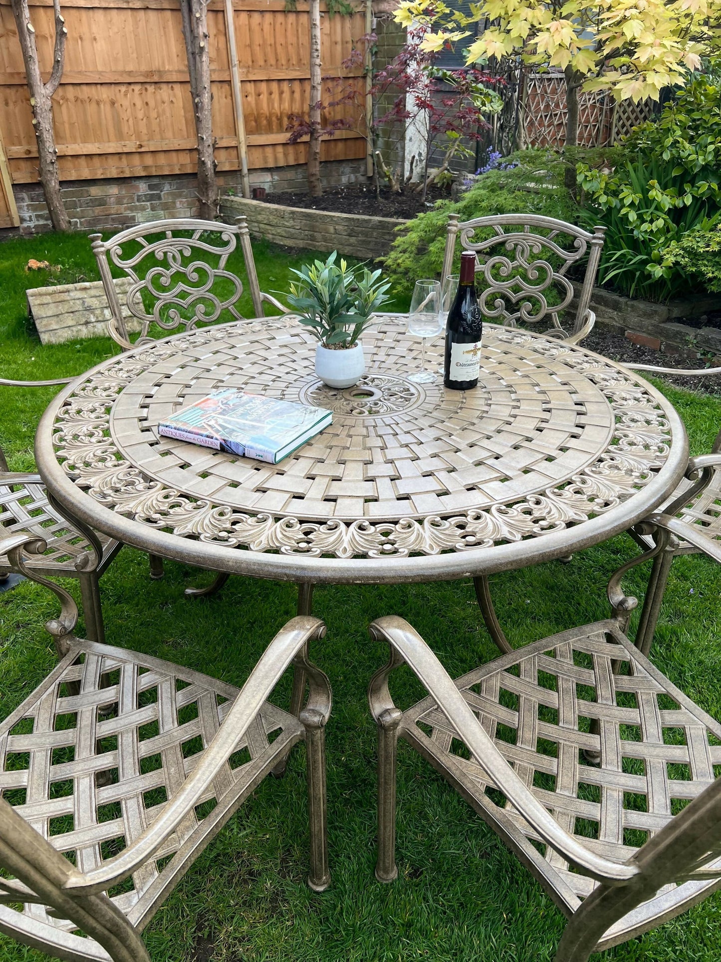 Six Seater Vintage Patio Set finished in Bronze