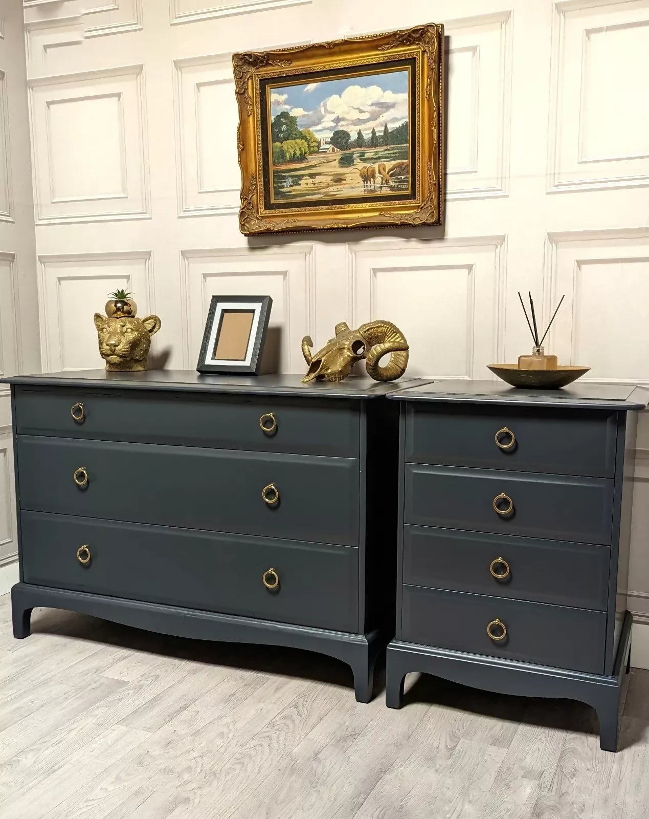 Stag Minstrel - Professionally Sprayed - Chest Of 3 Low Drawers And Bedside