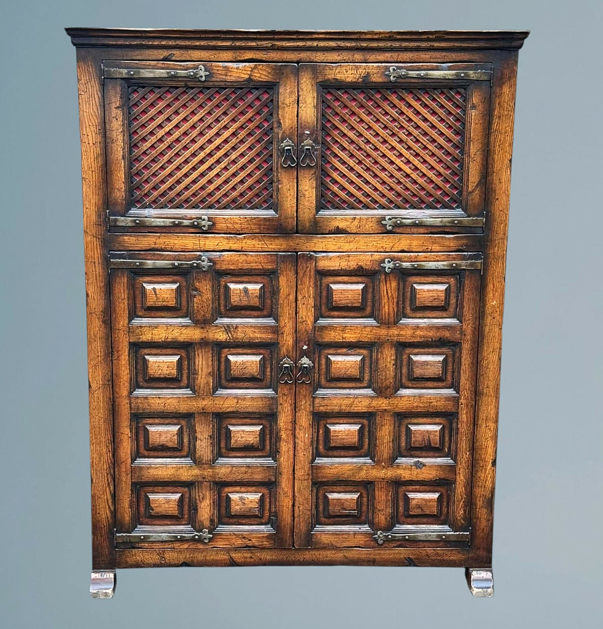 Good Quality Oak Cocktail Cabinet / Oak Drinks Cabinet Titchmarsh Goodwin?