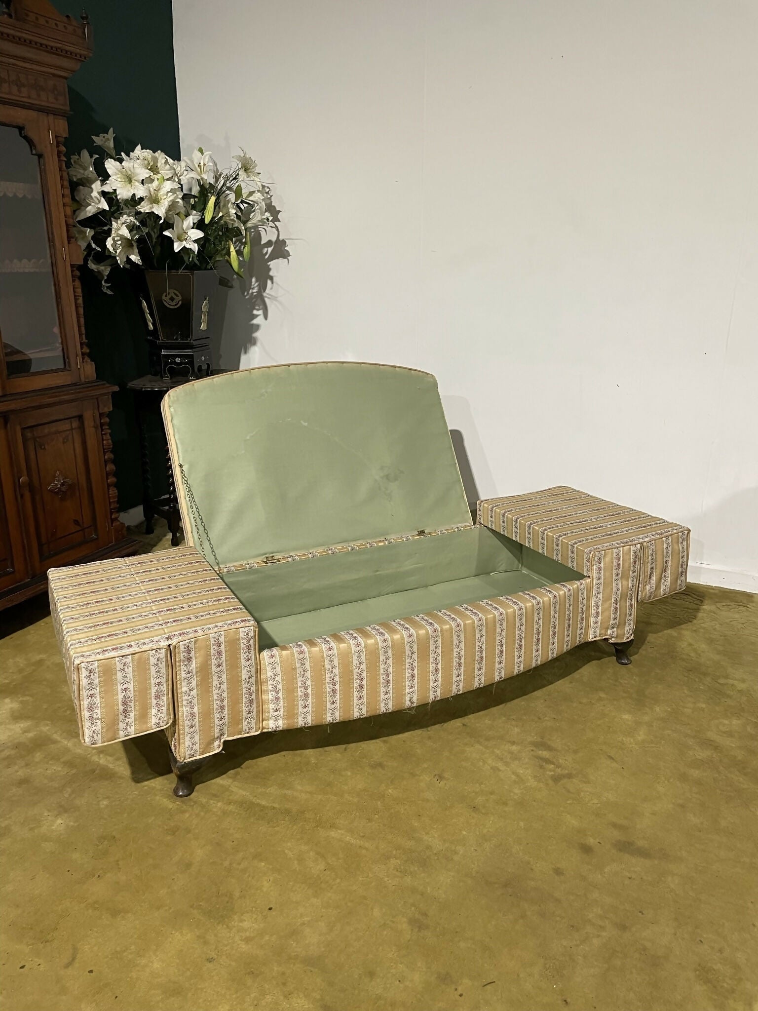 Vintage Floral Upholstered Ottoman5