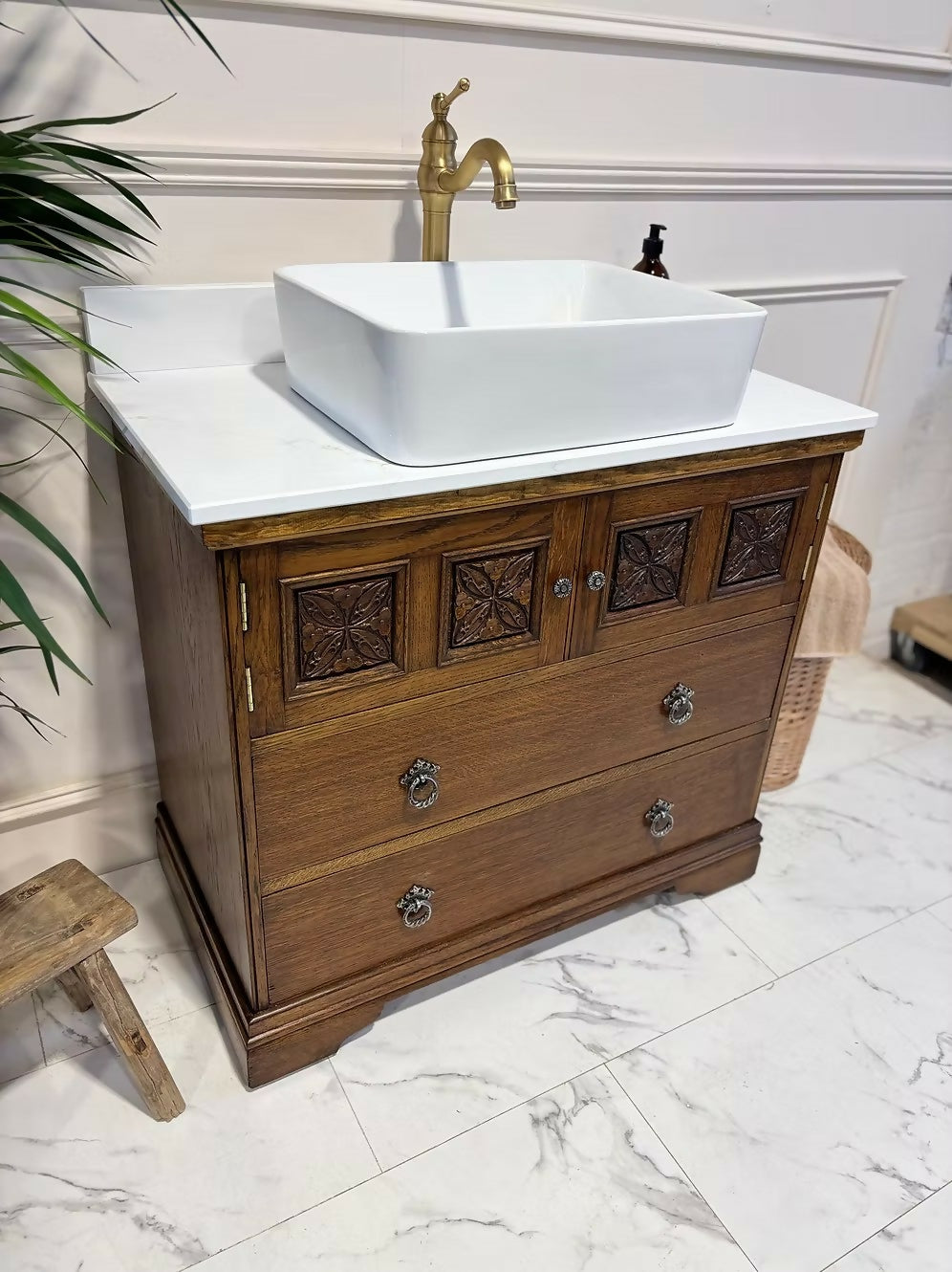 Traditional Bathroom Vintage Vanity Unit With Tap - Henry VII