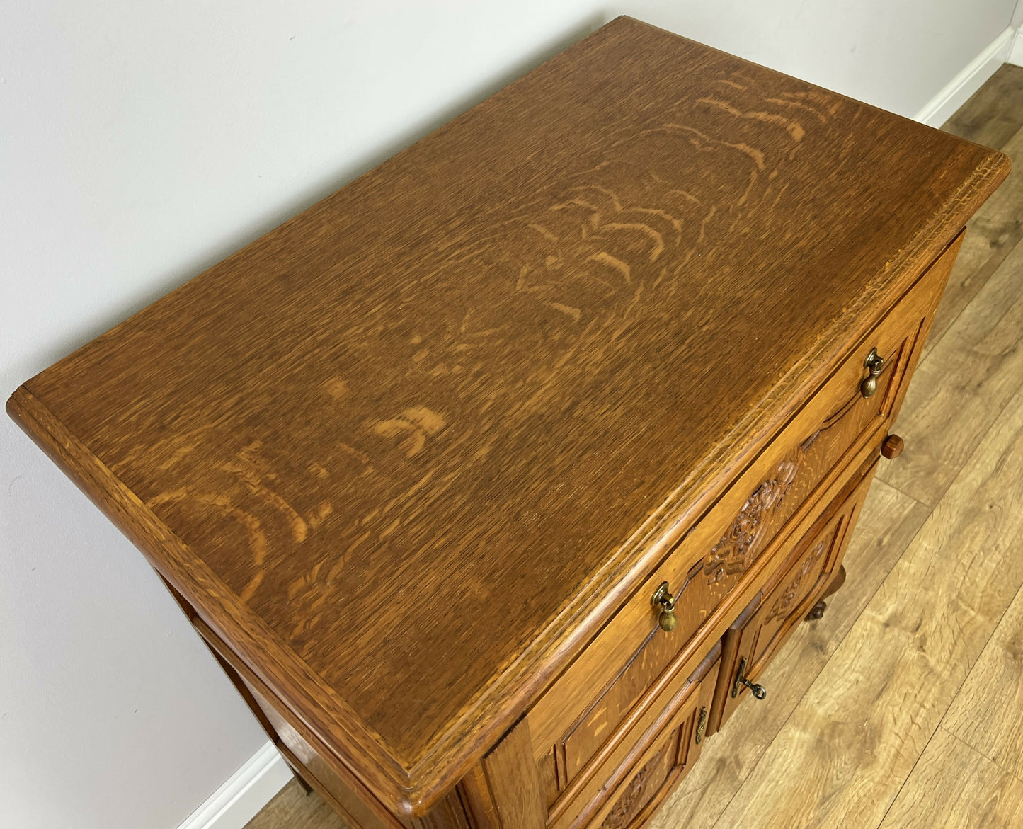 Cabinet Vintage French Louis XIV Style Oak Sideboard Carved Cupboard LOT 6249