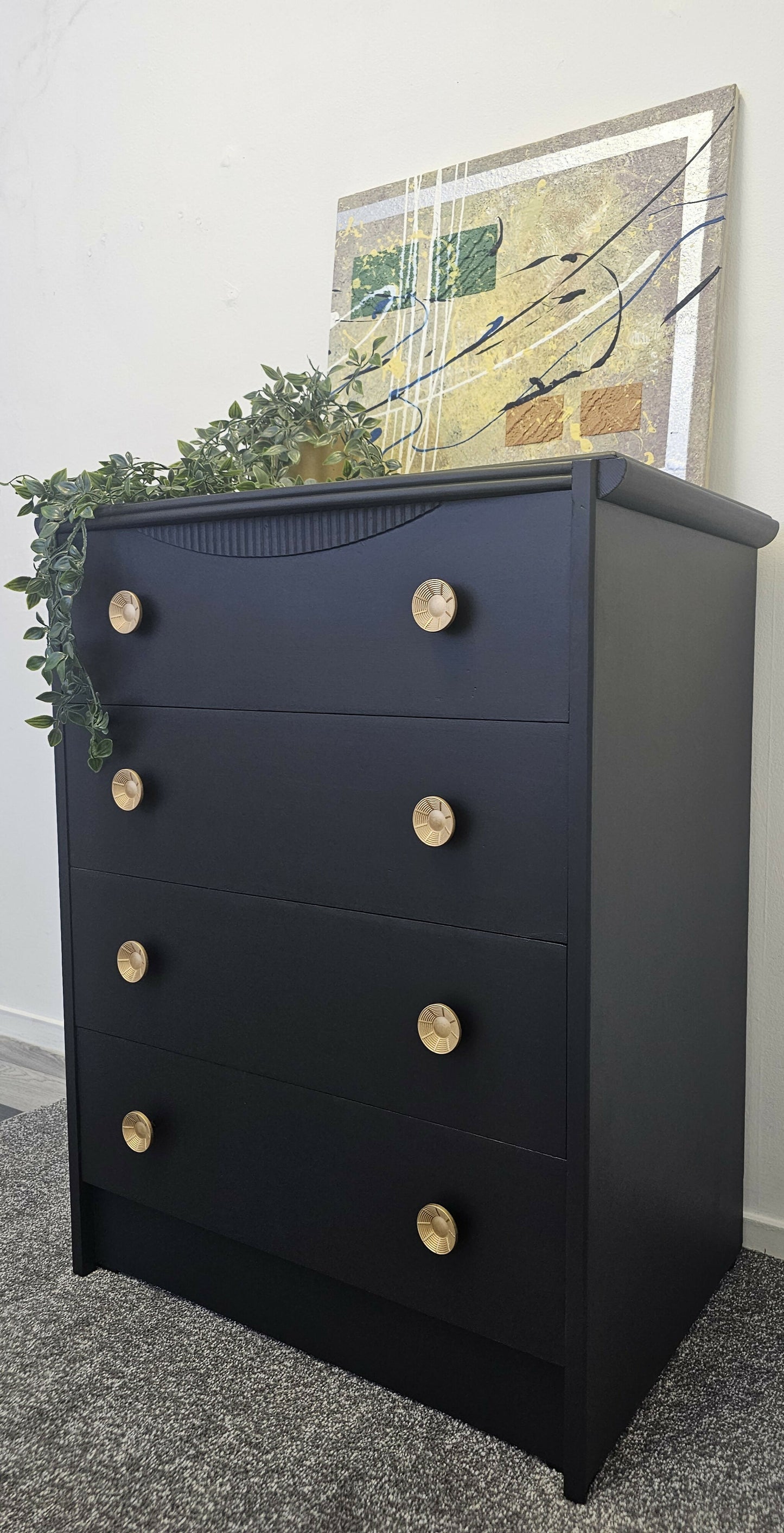 Elegant Classic Chest of Drawers