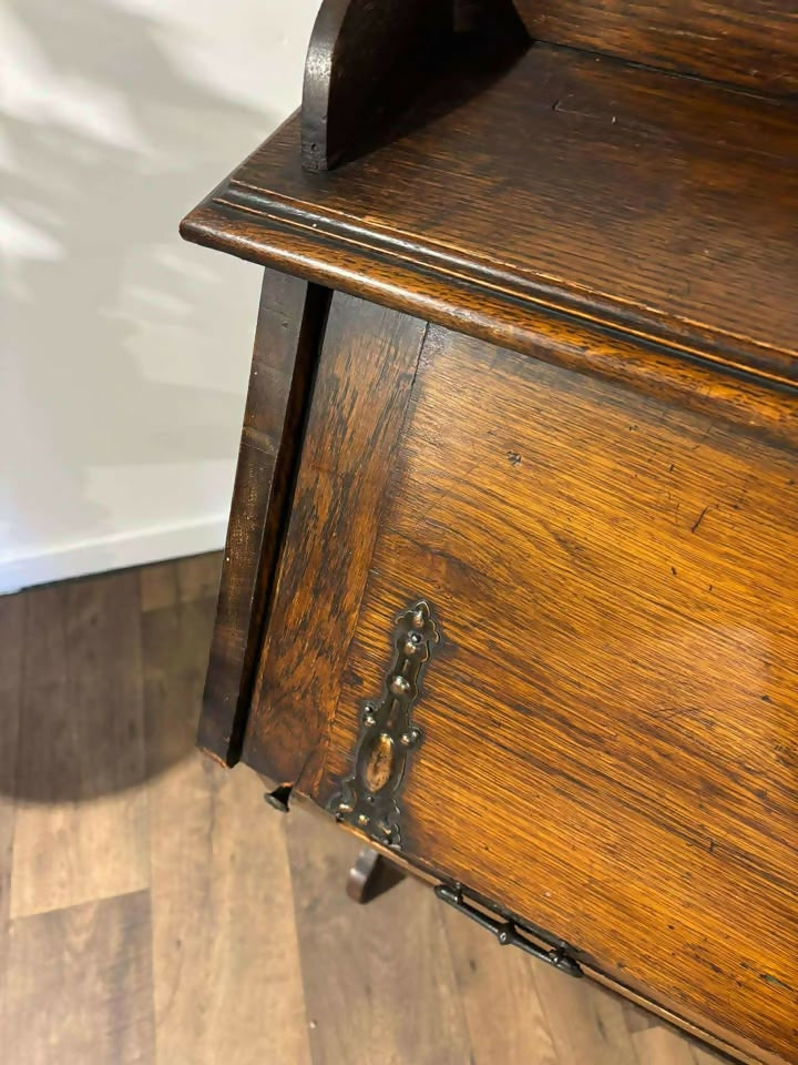 Oak Arts & Crafts Student Bureau