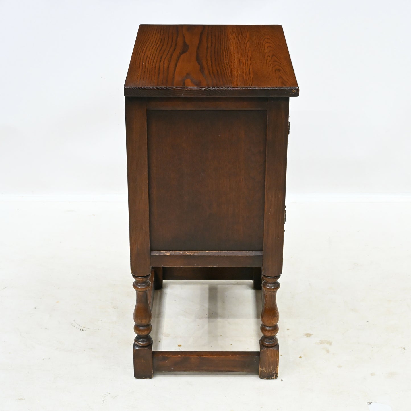 Old Charm Pedestal/Bedside Cabinet Cupboard Linenfold Doors FREE UK DELIVERY. SBR10989/3009E