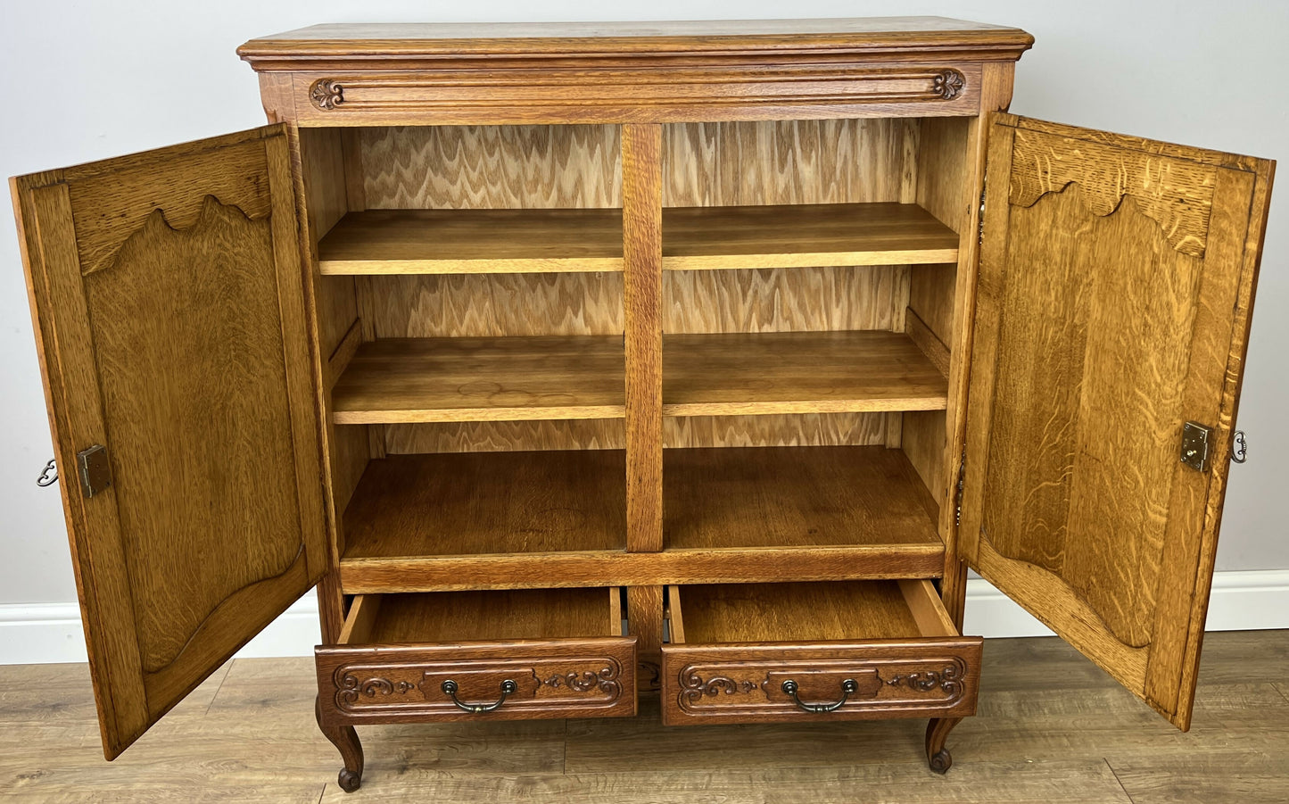 Cabinet Vintage French Louis XIV Oak Sideboard with Carved Cupboard LOT 6251