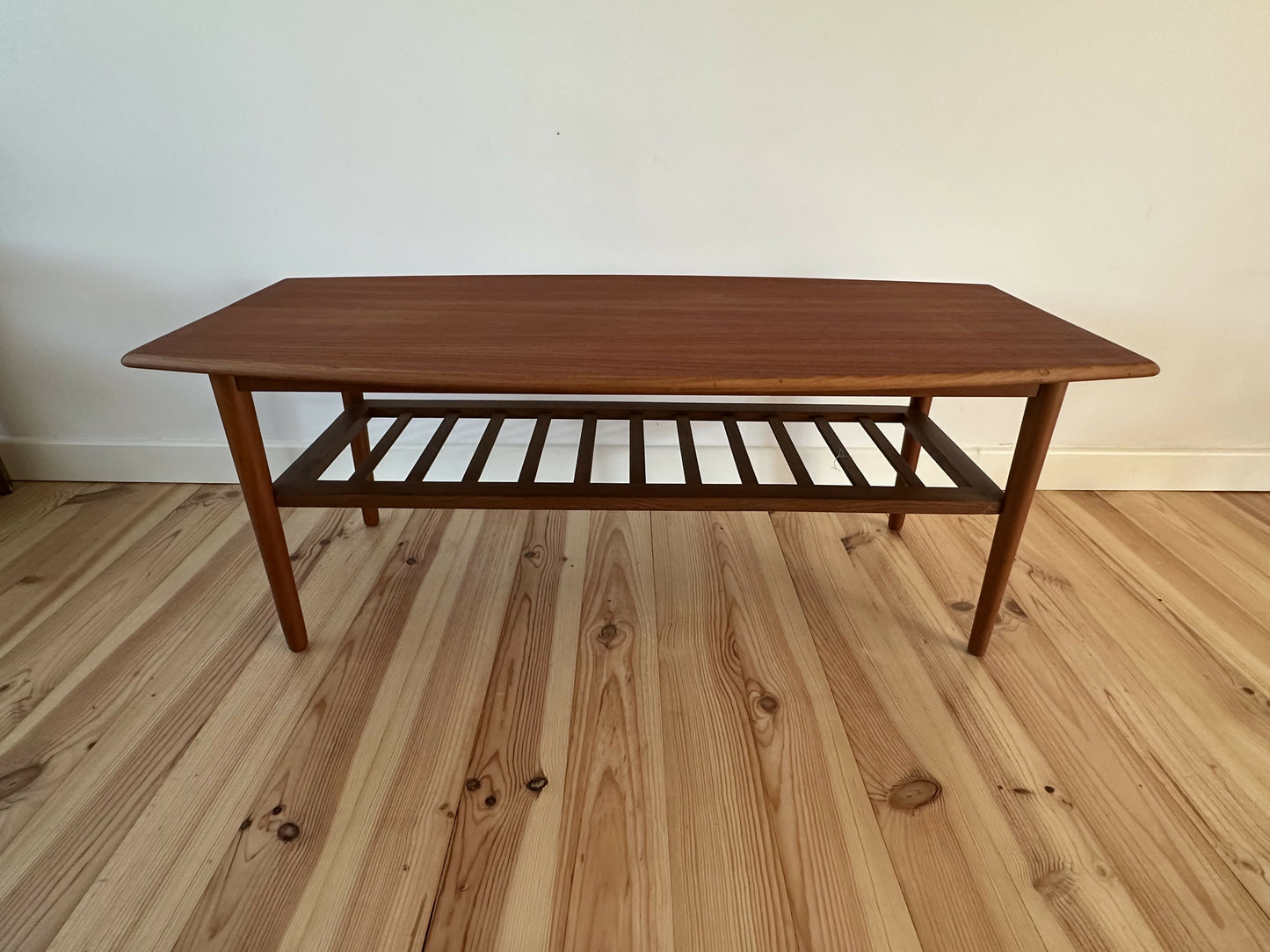 Mid Century Danish Teak Coffee Table Vintage Retro MCM Surfboard Style Coffee Table
