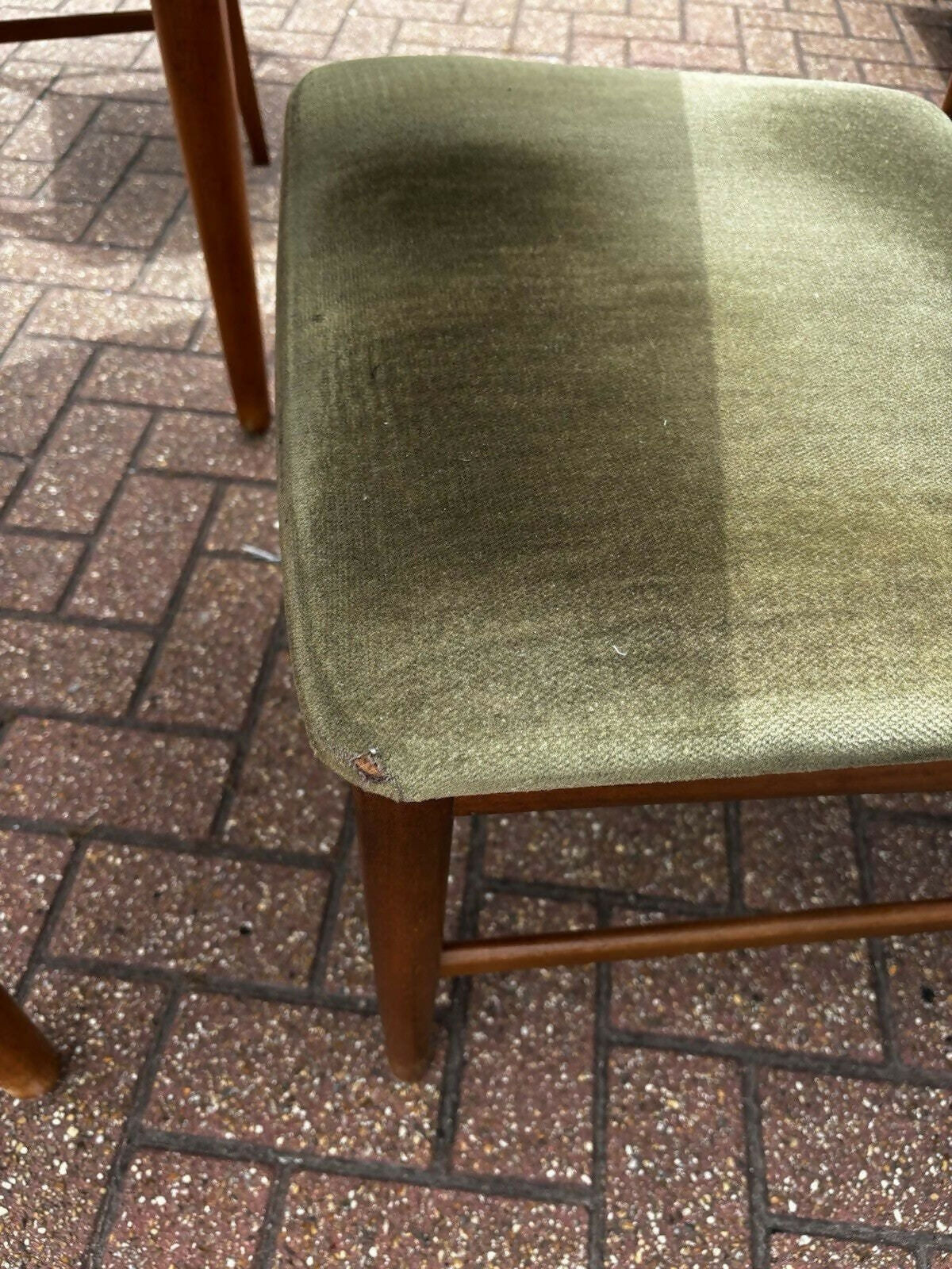 Mid Century Vintage Circular Extending To An Oval Dining Table & 4 Dining Chairs