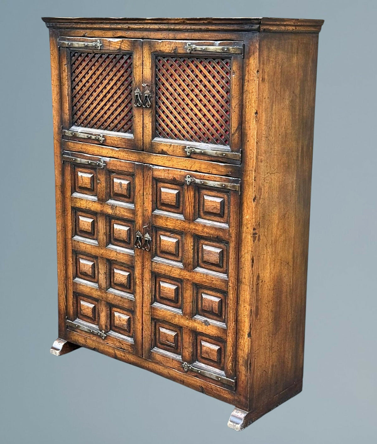 Good Quality Oak Cocktail Cabinet / Oak Drinks Cabinet Titchmarsh Goodwin?