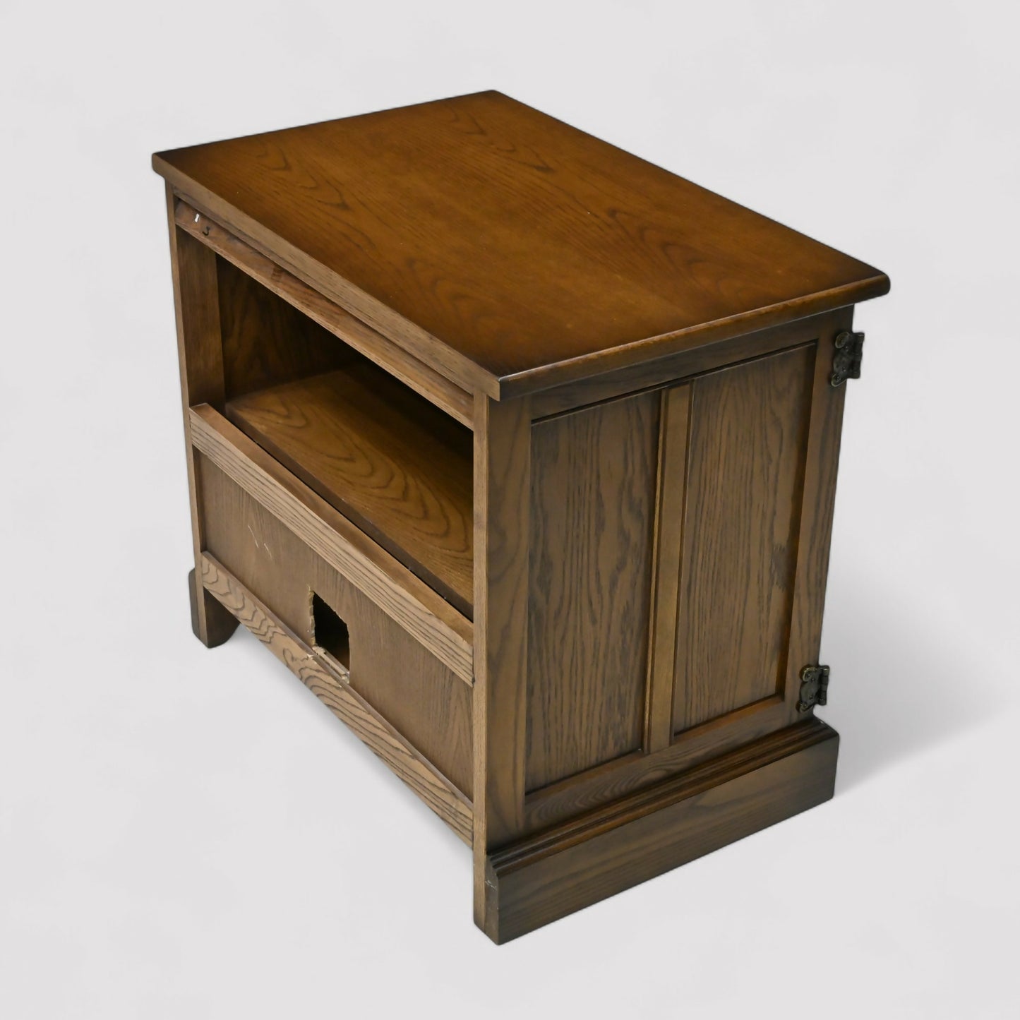 Old Charm TV Video Stand Cabinet Light Oak Model 2440 FREE UK Delivery*. SBR10332/1504E